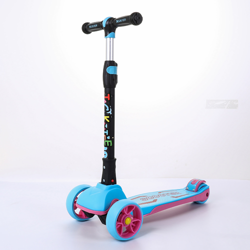 New design Tri-wheels foldable scooter with flashing wheels